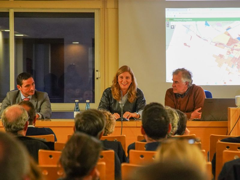 Amparo Marco defiende el Plan General ante el sector de la construcción como revulsivo económico para Castellón