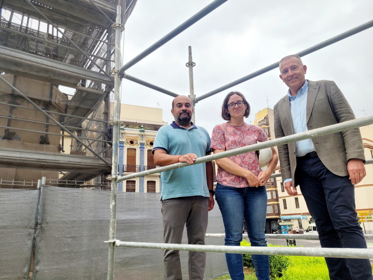 Vicent Sales:  “La Farola es uno de los iconos de nuestra ciudad y después de tres años volverá a brillar con todo su&nbsp;esplendor”