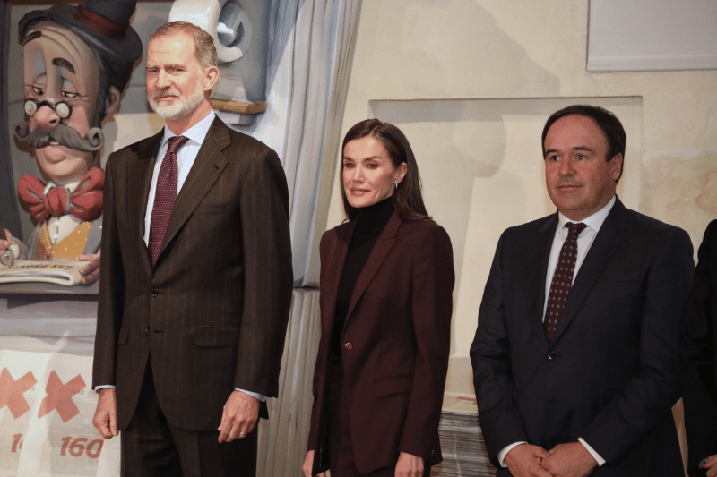 Pérez Llorca acompaña a SSMM los Reyes en su visita a la exposición ‘La Transformación de&nbsp;València’