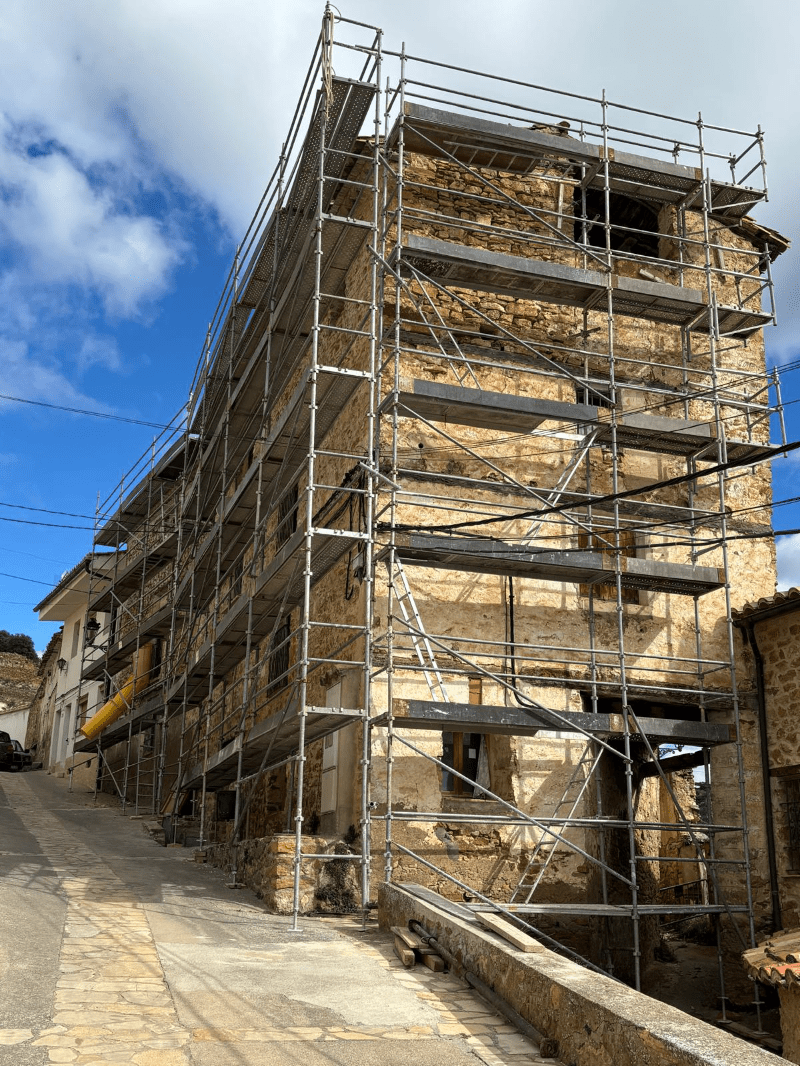 Cortes de Arenoso inicia la rehabilitación del cuartel con 670.000 euros dirigidos a fomentar el trabajo, reforzar el tejido asociativo y el arraigo cultural